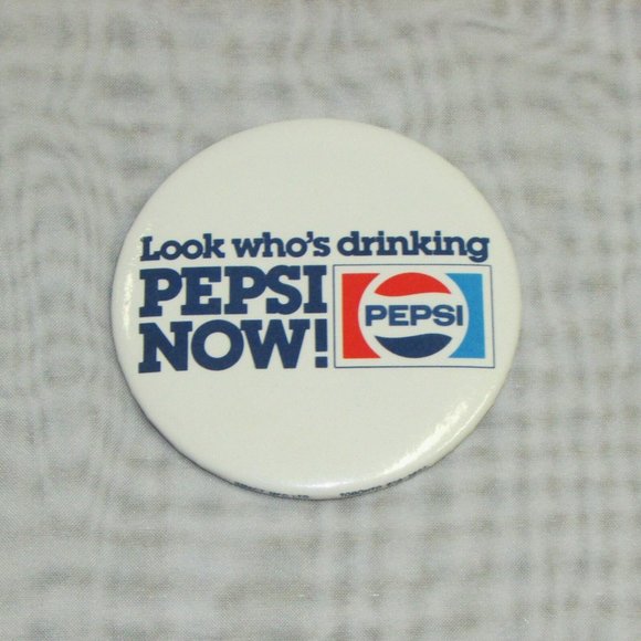 Pepsi Vintage Pinback Button Soda Advertising Swag LOOK WHO'S DRINKING PEPSI NOW - Picture 1 of 4